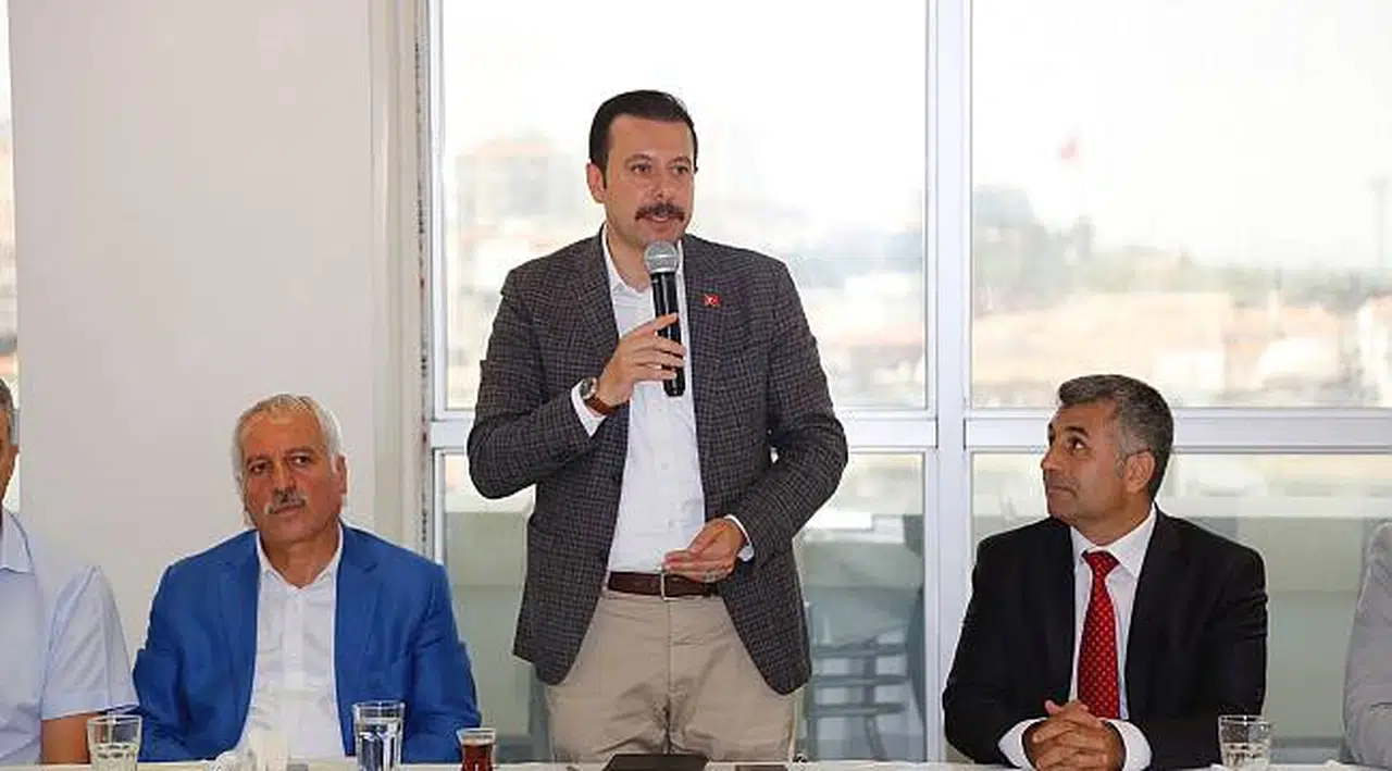 Kaya: CHP'li yerel yöneticiler Karabağlar'ı varoş görüyor