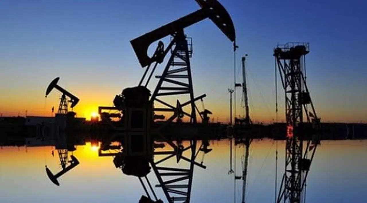 ABD petrol fiyatı tahminlerini yükseltti