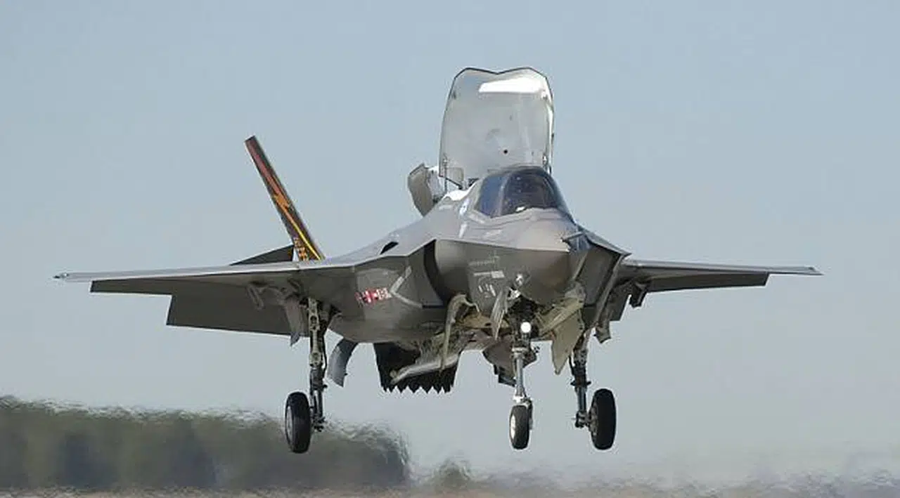 ABD'ye ait F-35B uçakları ilk kez hava saldırısı düzenledi!