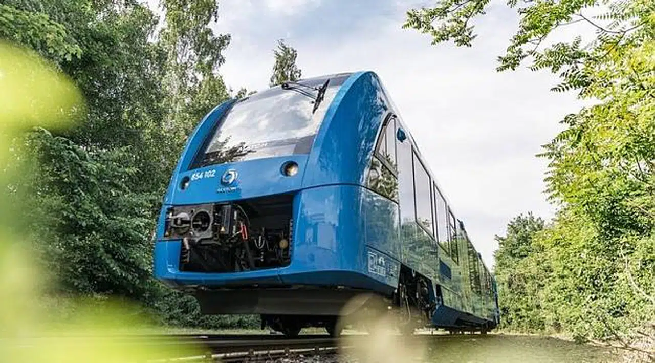 Dünyanın ilk hidrojen enerjili treni hizmete girdi