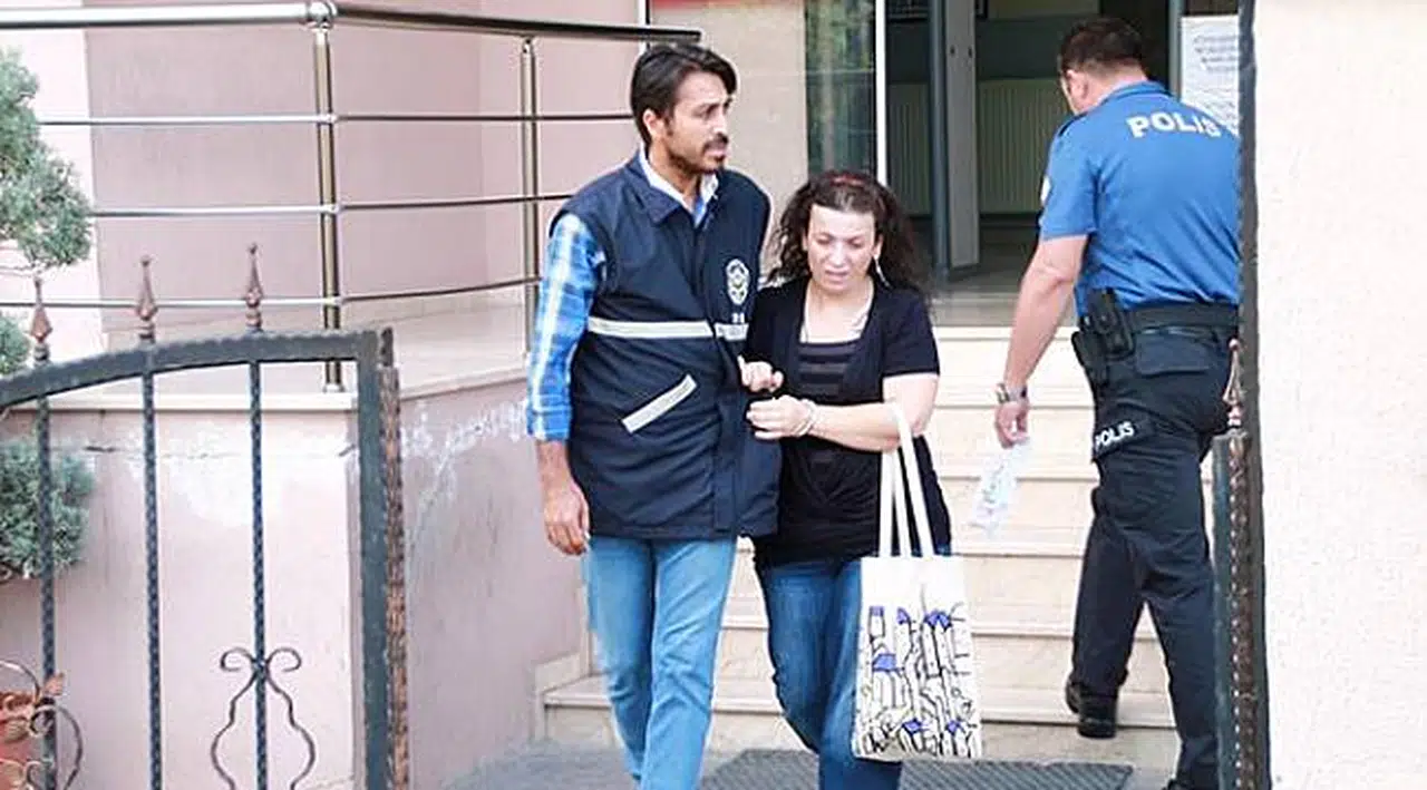 Müşterinin pantolonunda unuttuğu 200 bin liralık dövizi bozduran terzi tutuklandı
