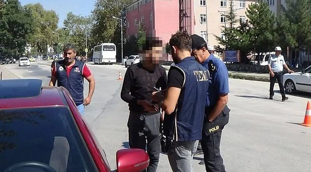 Okul çevrelerine güvenlik operasyonunda 568 kişi yakalandı