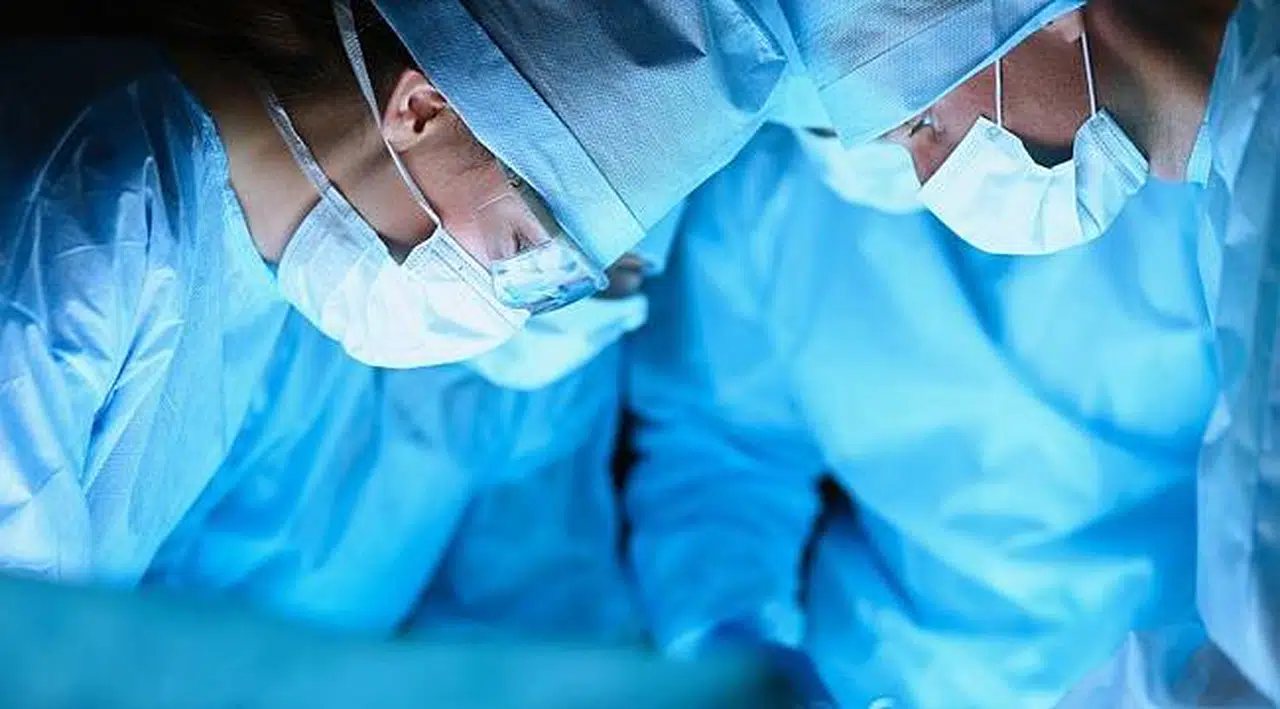 Organları ters yerleşimli hasta ameliyat edildi
