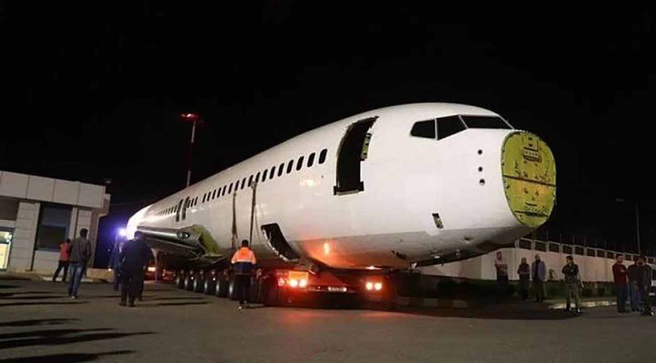 Trabzon'da pistten çıkan uçağın nakil işlemi tamamlandı
