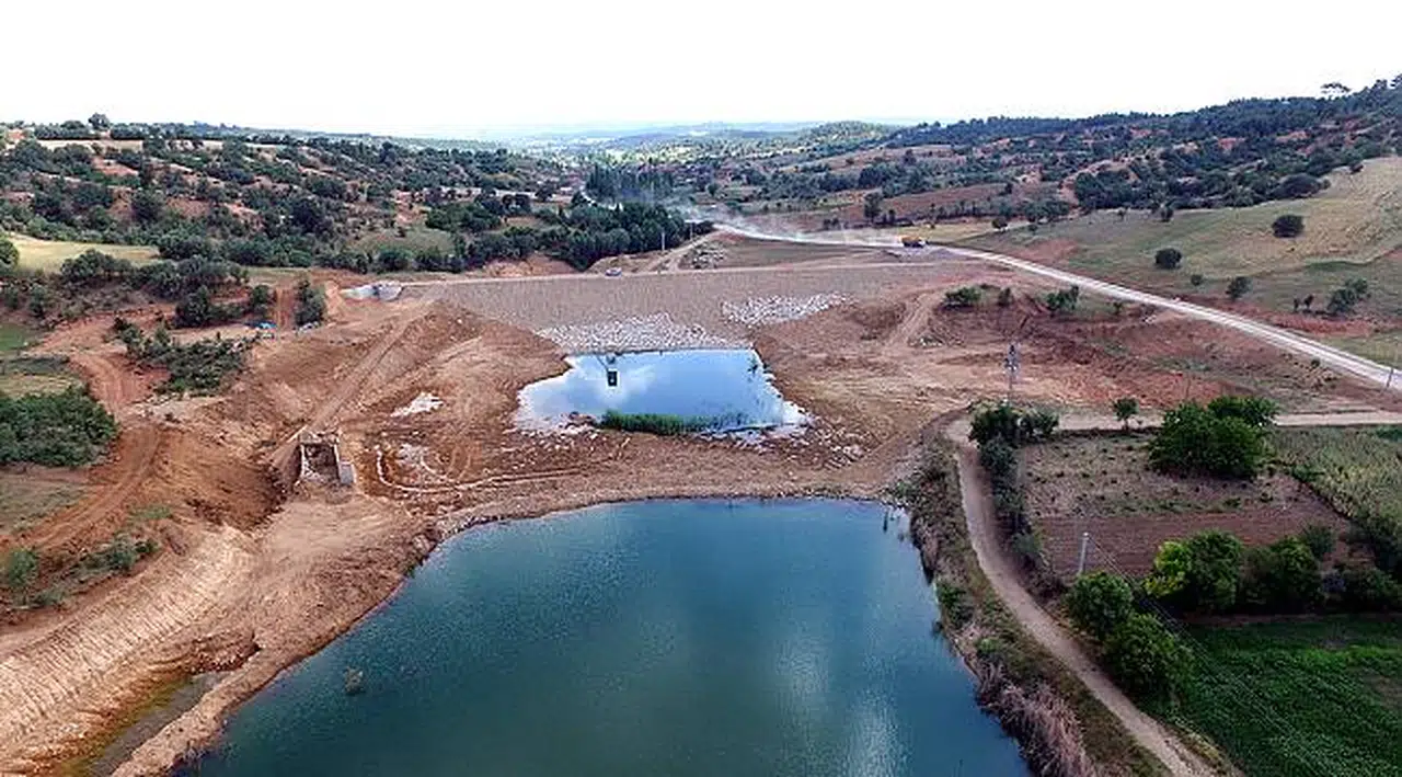 UŞAK SİVASLI KARABOYALIK GÖLETİ'NDE ÇALIŞMALAR DEVAM EDİYOR