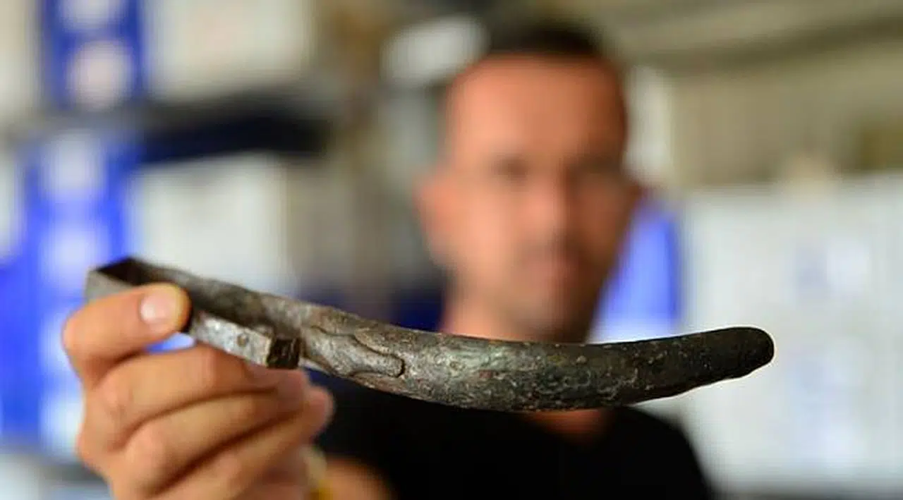 Assos'ta 2 bin yıllık bronz "strigilis"ler bulundu