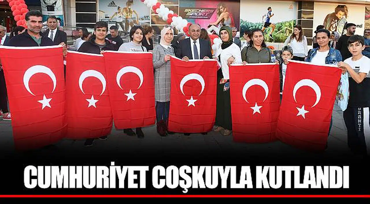 CUMHURİYET COŞKUYLA KUTLANDI