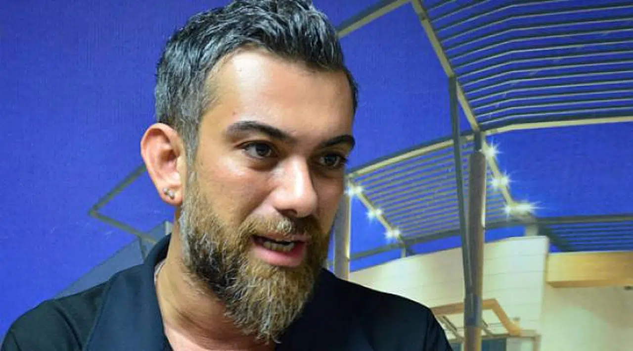 Modacı Hakan Akkaya: Trump'a tepki olarak podyuma kara çarşaflı manken çıkarttım