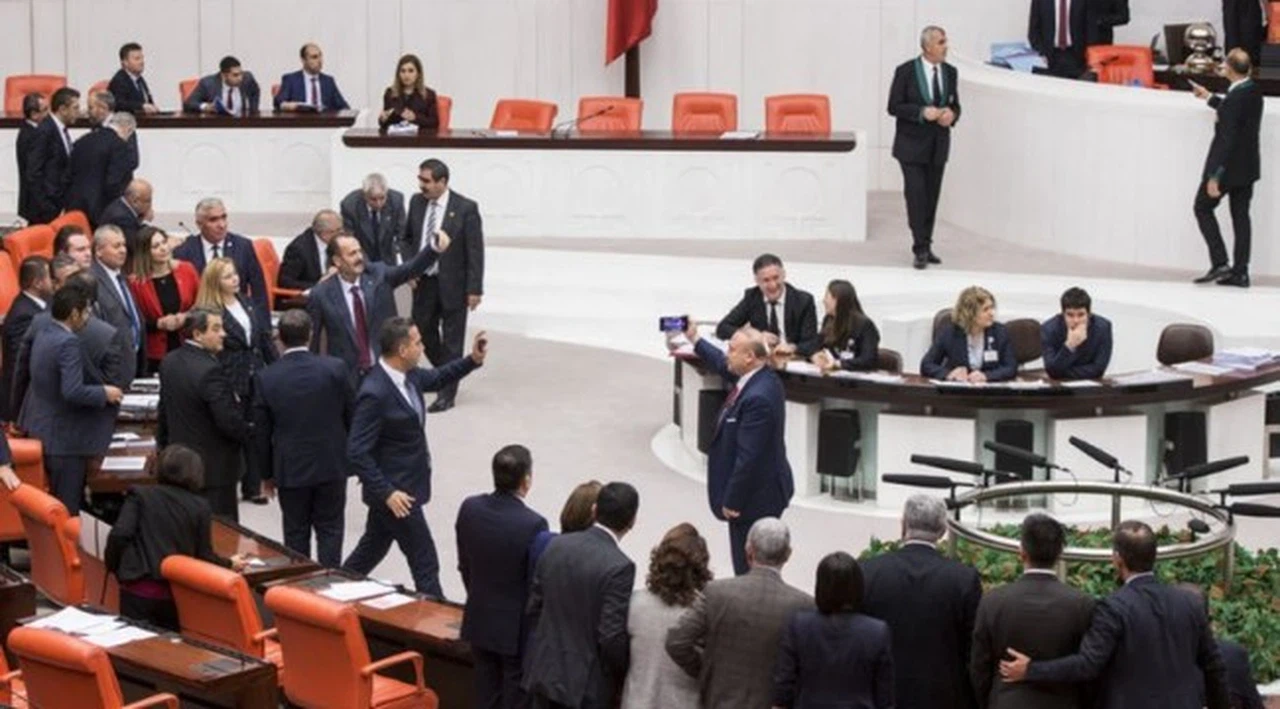 AK Parti'den yeni yasa teklifi