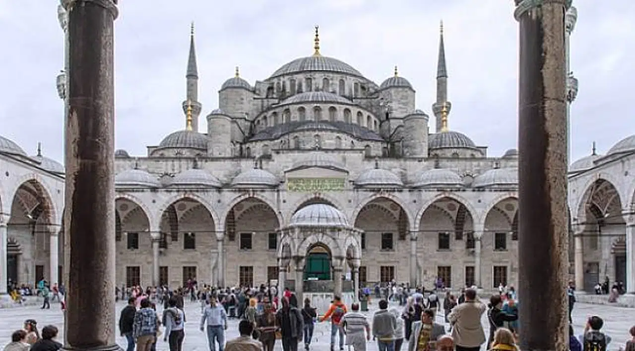 Diyanet'in 2019 planı: Turistlere yabancı dilde İslam, Kuran, Hz. Muhammed broşürleri dağıtılacak