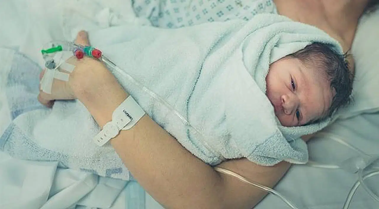 Fransa'da kolsuz ve bacaksız doğan bebekler ile ilgili soruşturma!