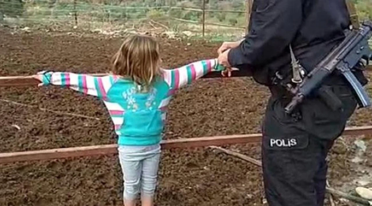 Osmaniye'de çite bağlanan çocukları polis kurtardı