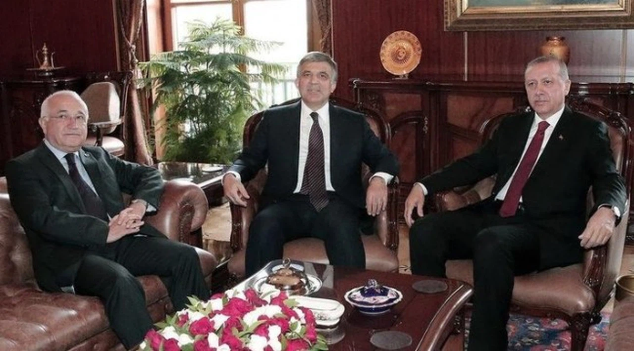 Ak Partili Cemil Çiçek'ten Uyarı; "Sorun Var"