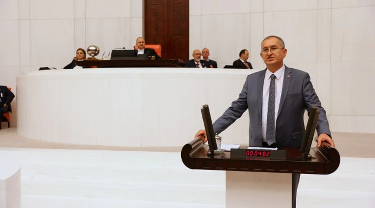 CHP’li Atila Sertel’den Meclis kürsüsünde Ozan Arif’li gönderme!