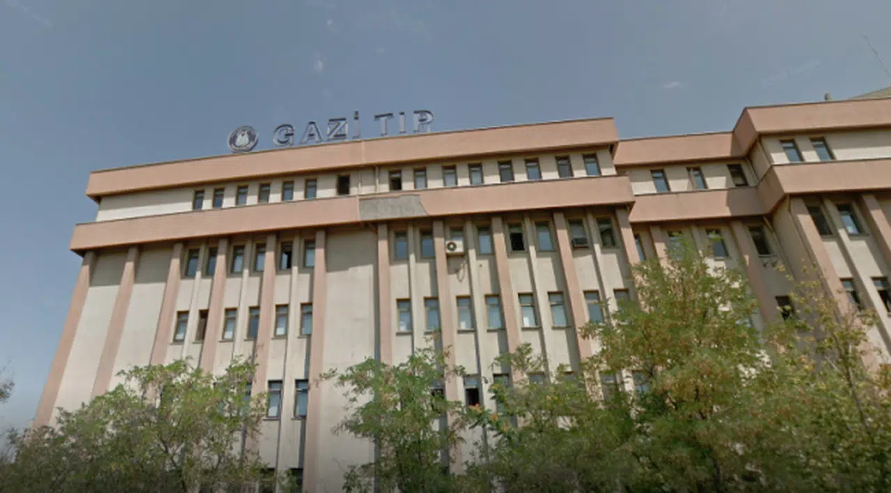 İki polis memuru hastaları ve doktorları rehin aldı!
