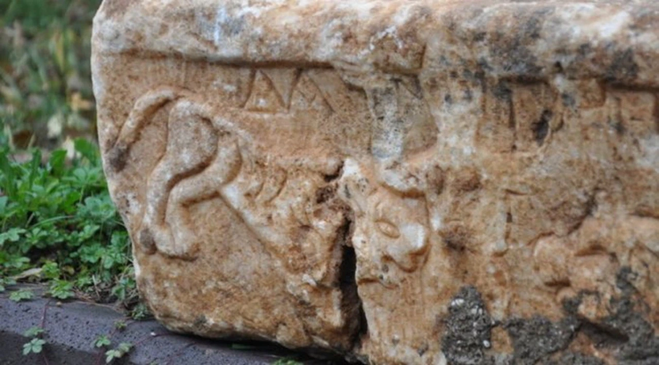 Kazıdan peygamber kabartması çıktı