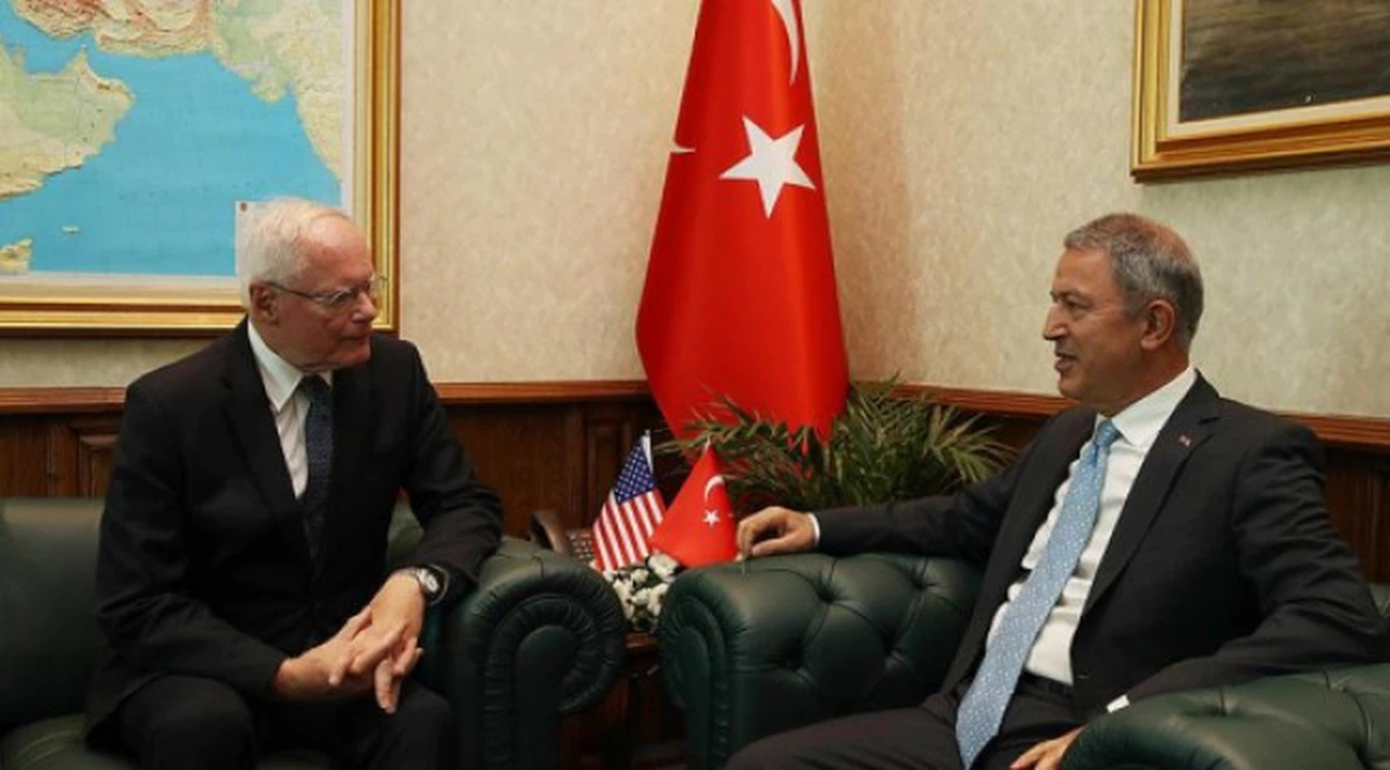 Milli Savunma Bakanı Akar, ABD'nin Suriye Özel Temsilcisi Jeffrey'le görüştü: Terör koridoruna izin verilmeyecek