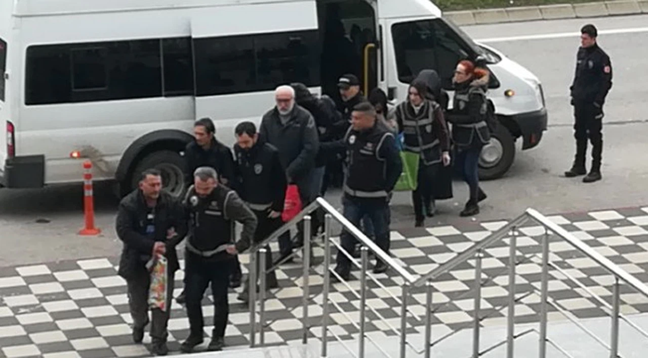 Sahte senetlerle icra takibi başlatan çete çökertildi
