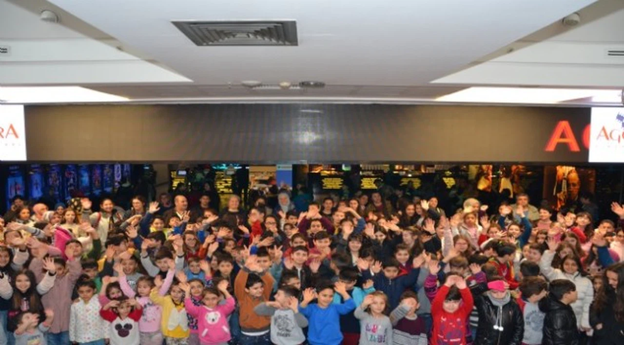 Balçovalı çocuklara karne hediyesi