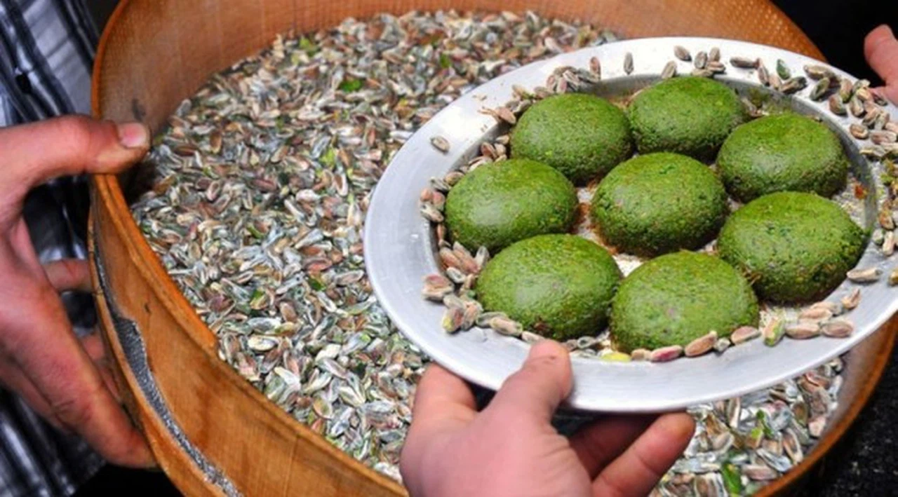 'Fıstık bombası' tatlısı ilgi görüyor