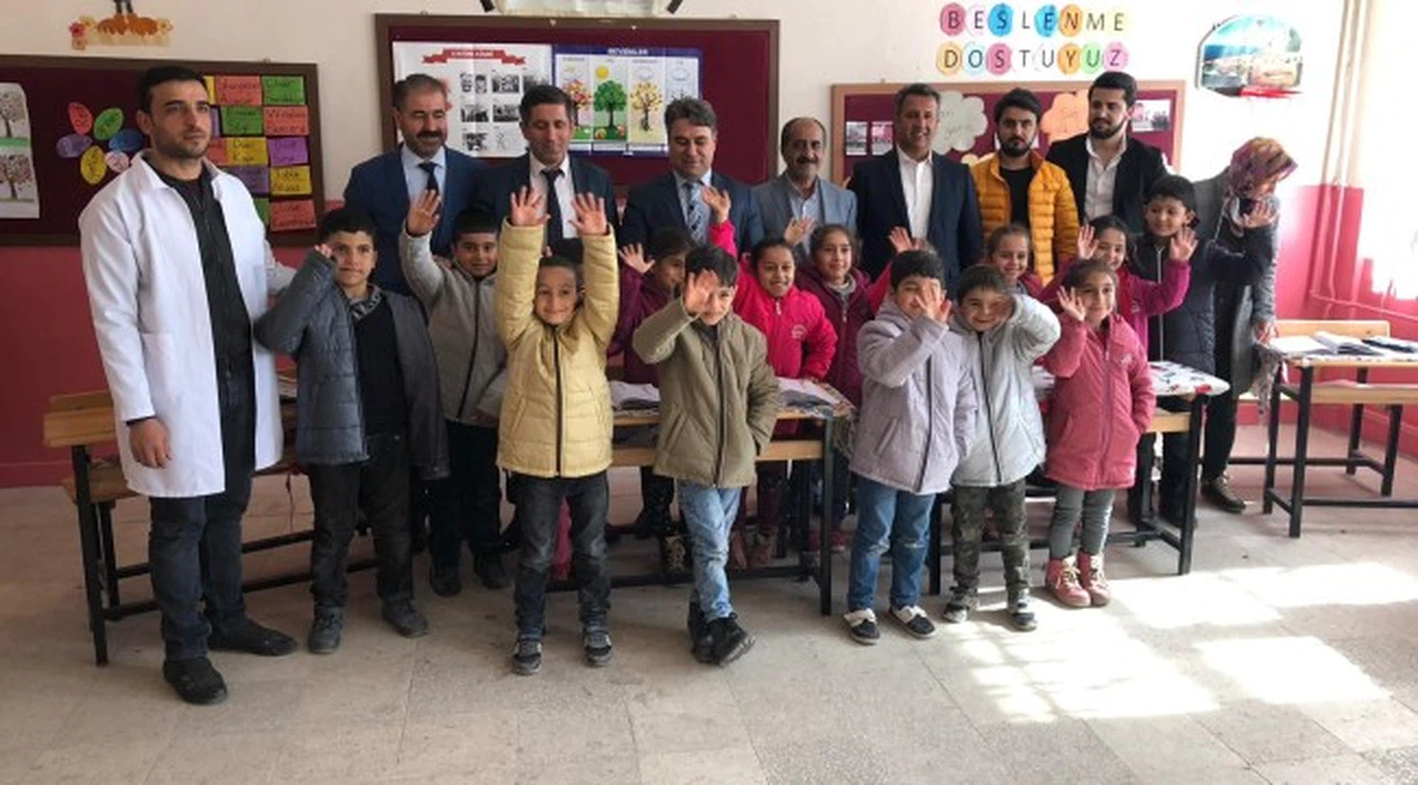 500 öğrenciye mont ve bot yardımı