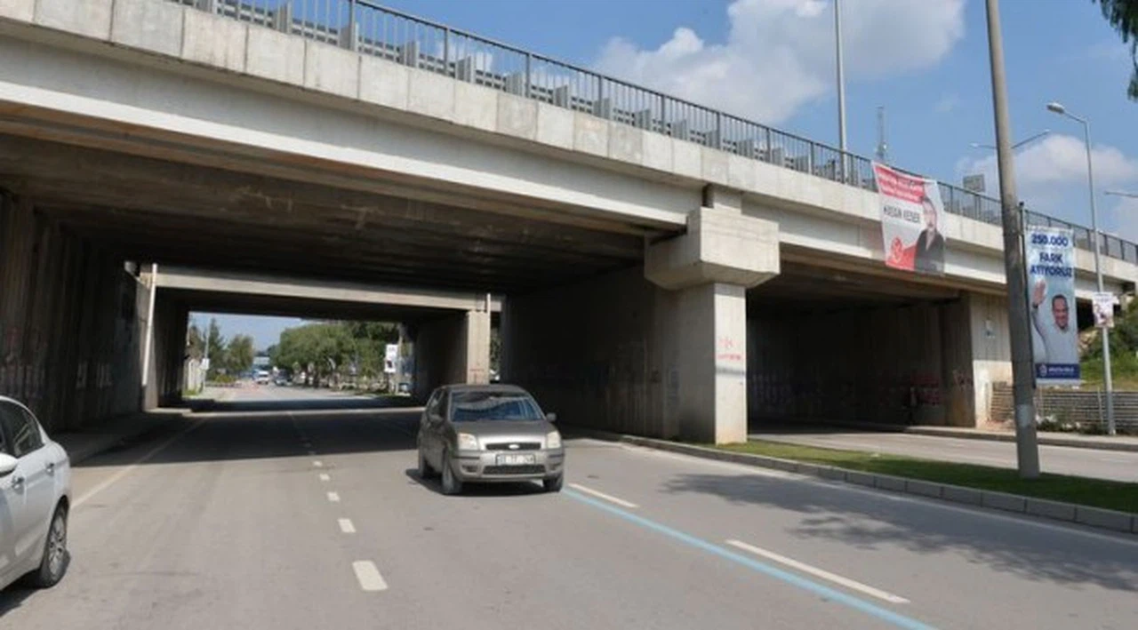 Adana iki lise öğrencisi el ele tutuşup otoyol köprüsünden atladı