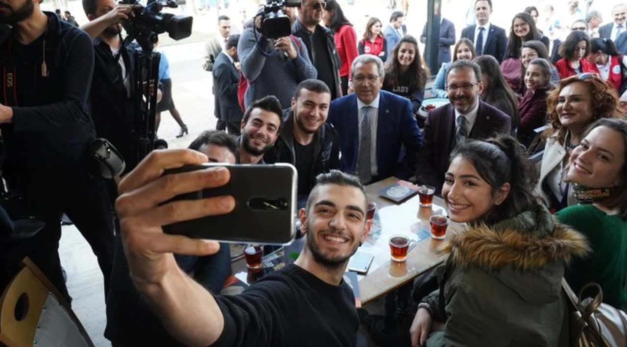 Bakan Kasapoğlu’ndan Ege Üniversitesi’ne ziyaret