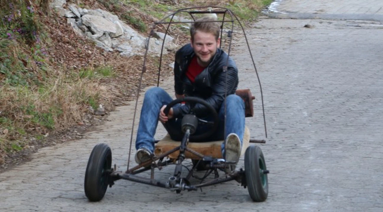 İnşaat demirinden ATV yaptı