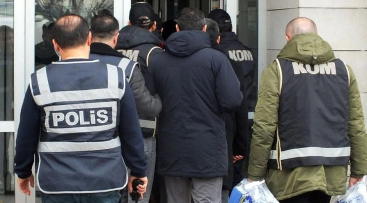 İzmir'de büyük FETÖ operasyonu!176 gözaltı kararı!