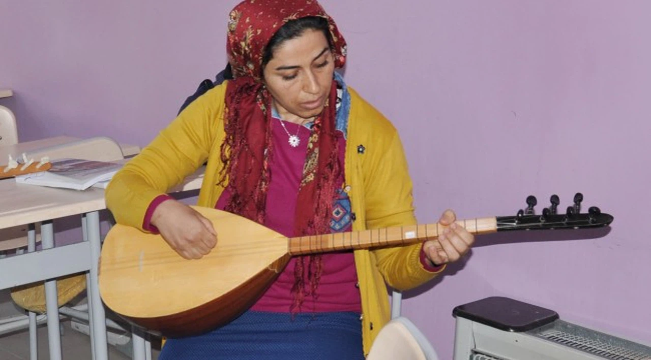 Kanserin acısını bağlama ile unutuyor