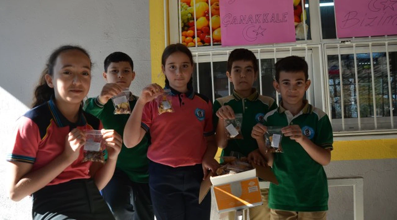 Ataları gibi kuru üzüm ve ekmeğe talim ettiler