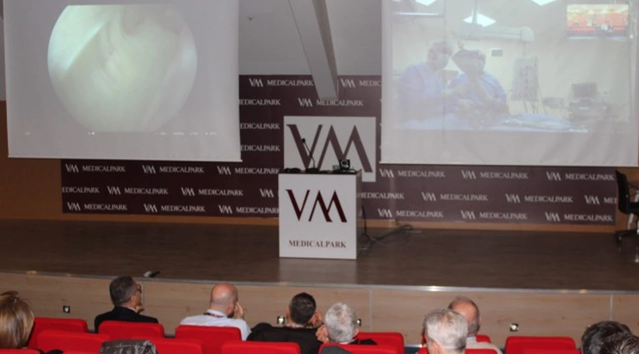 Canlı yayında omuz ameliyatı yaptılar