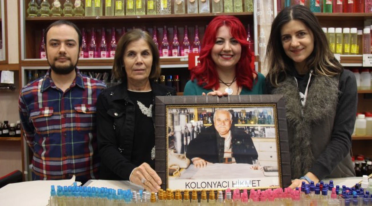 İki kız kardeş, baba mirası tarihi kolonyacıda tarihi kokuları yaşatıyorlar