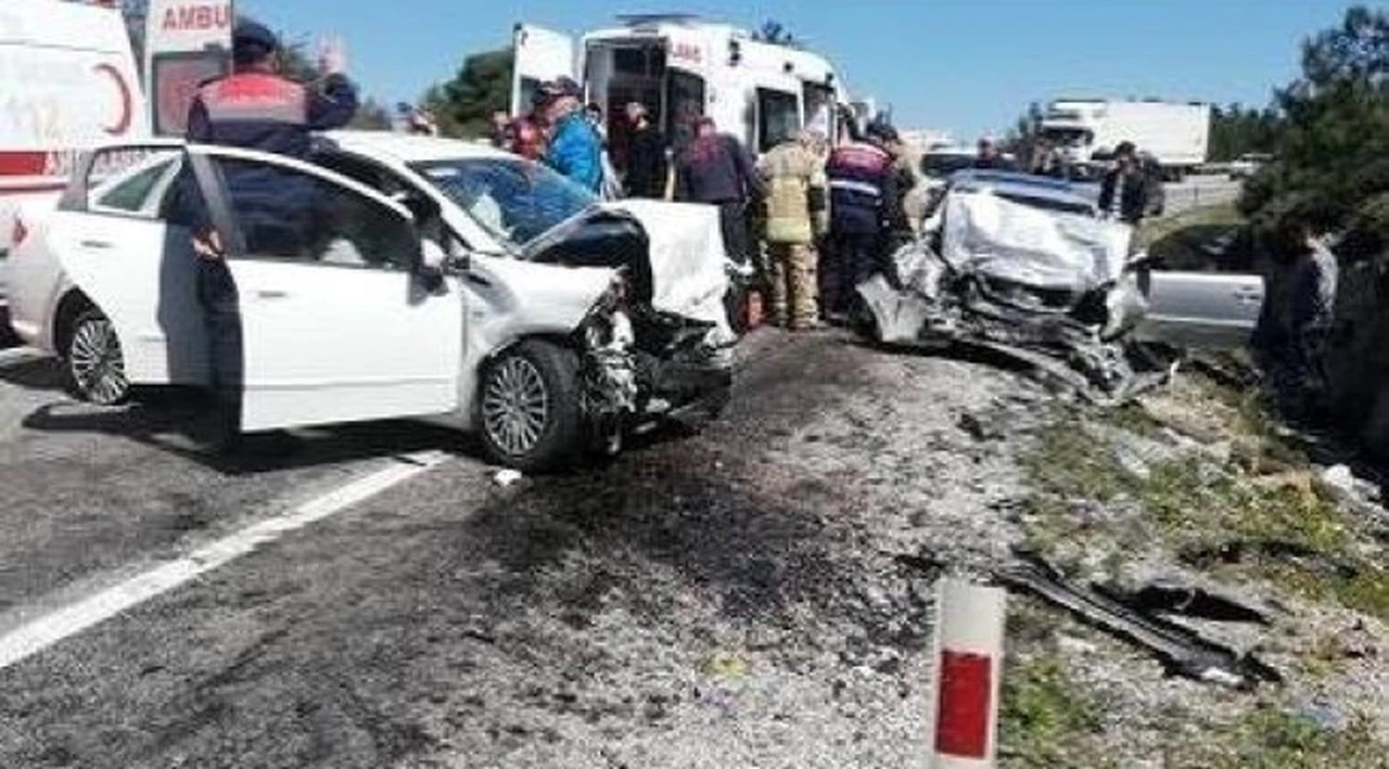 İzmir'de feci kaza: 2 ölü, 6 yaralı