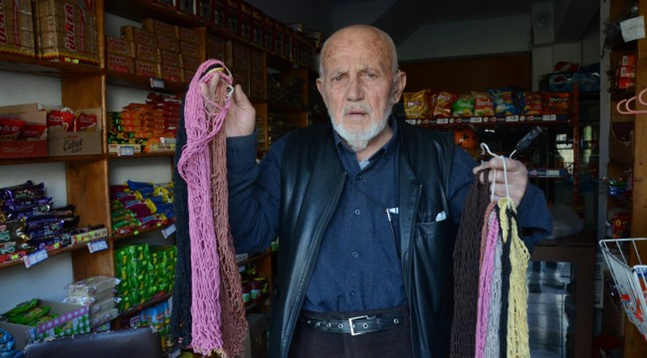 Mahalle bakkalının 90’lık delikanlısı