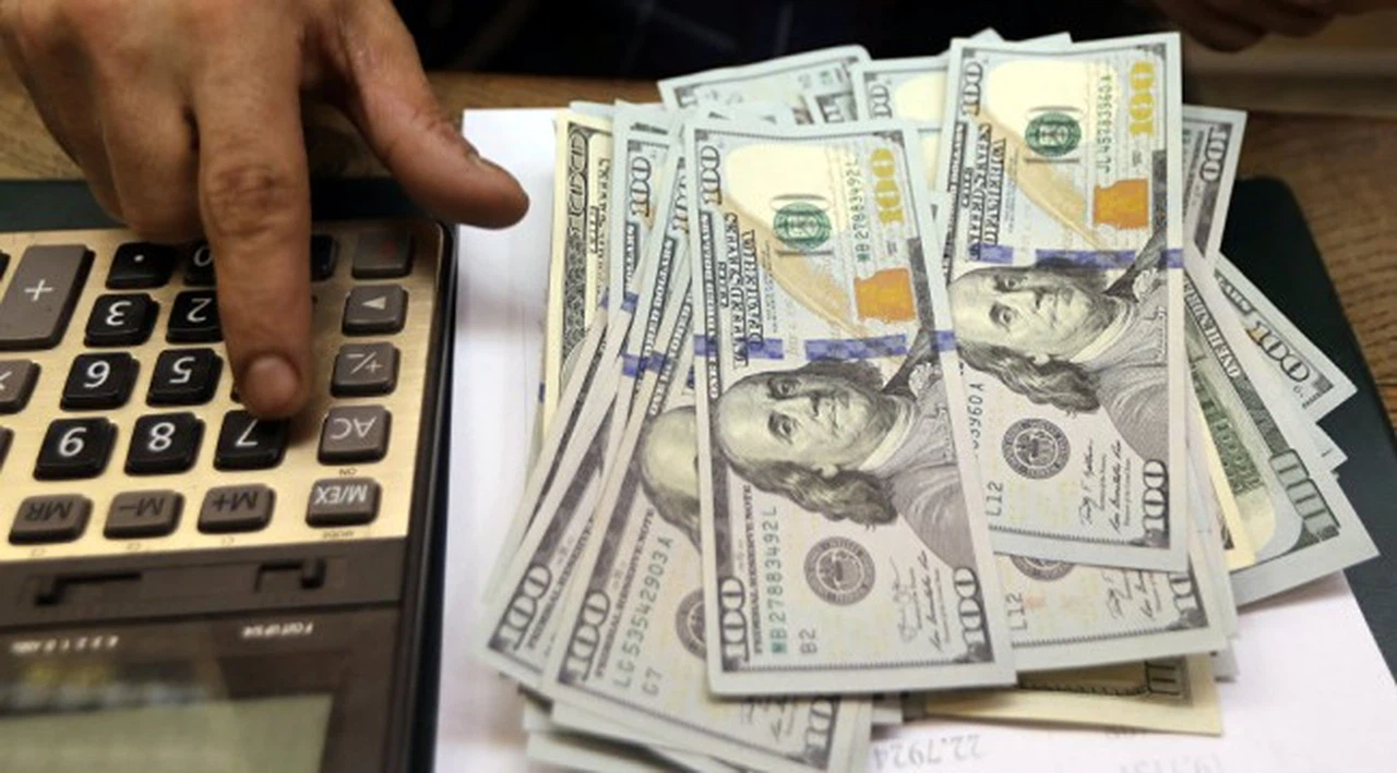 Dolar hareketli başladı