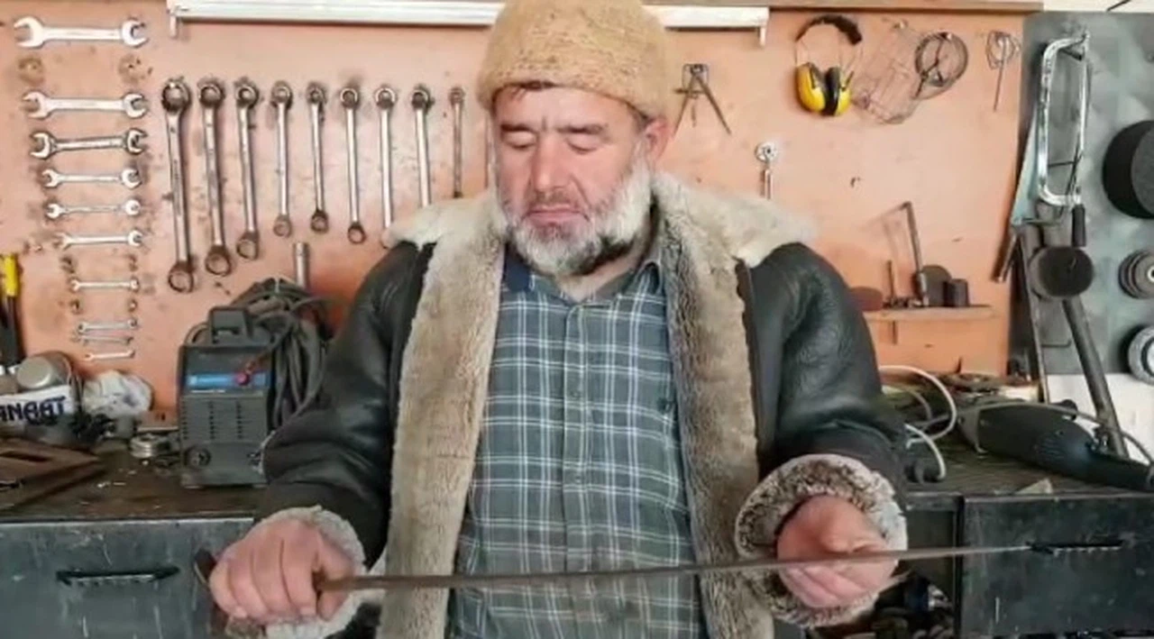 Kurtuluş Savaşı'ndan kalma kılıcı özenle saklıyor