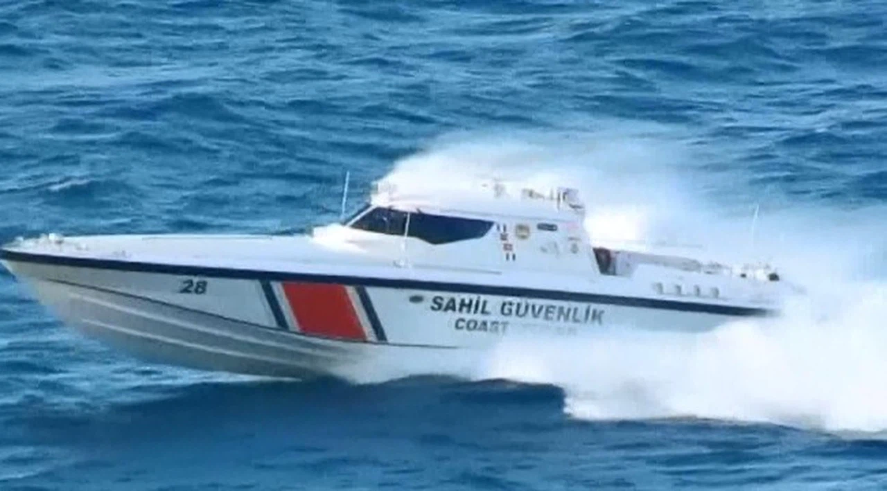 Sür'at tekneleri ile göçmen kaçakçılığı yapanlara nefes kesen operasyon