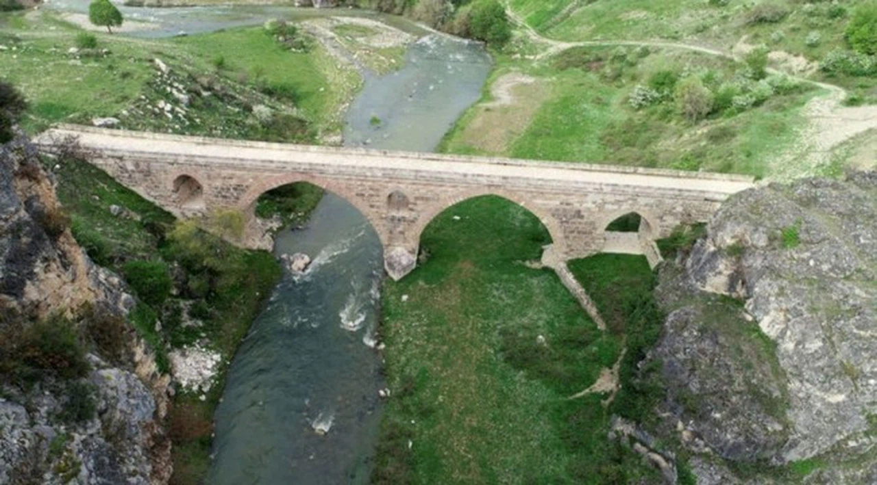 7 asırlık mescitli Kurt Köprü'nün turizme kazandırılması isteniyor