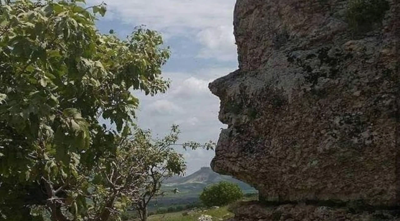 Bu kaya insan yüzünü andırıyor