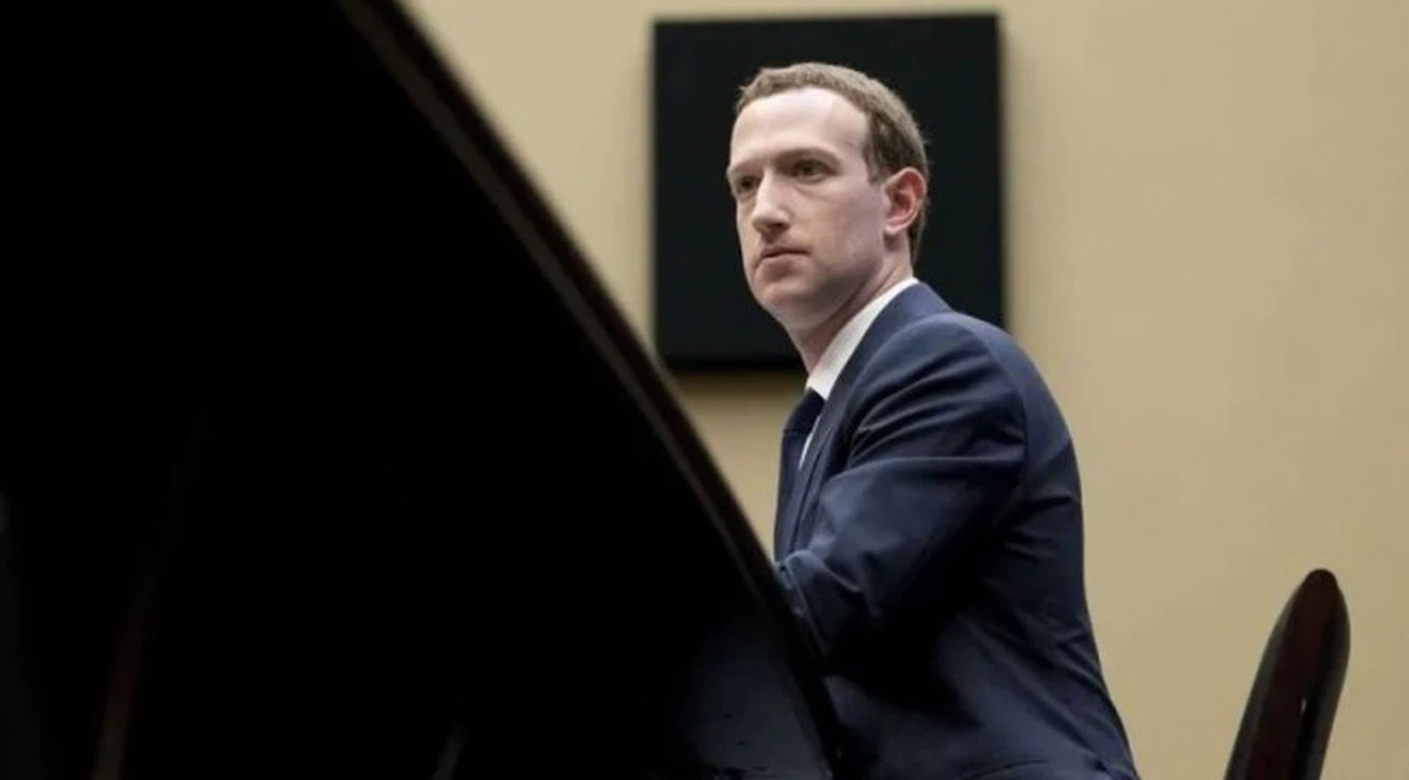 Facebook yönetimi Mark Zuckerberg’e ‘Gitme kal’ dedi