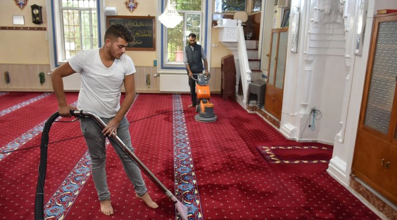 İbadethanelerde Ramazan temizliği!