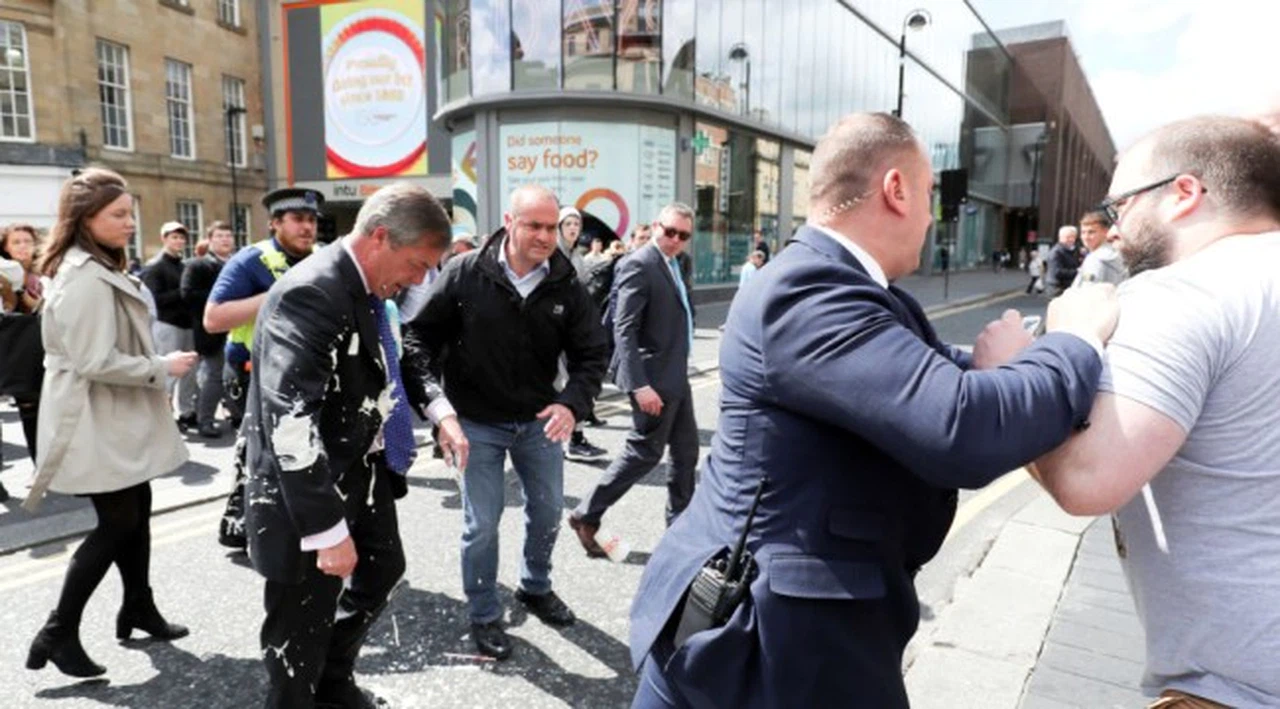 İngiltere'de 'milkshake protestoları' sürüyor: Bu kez hedef Brexit Partisi lideri