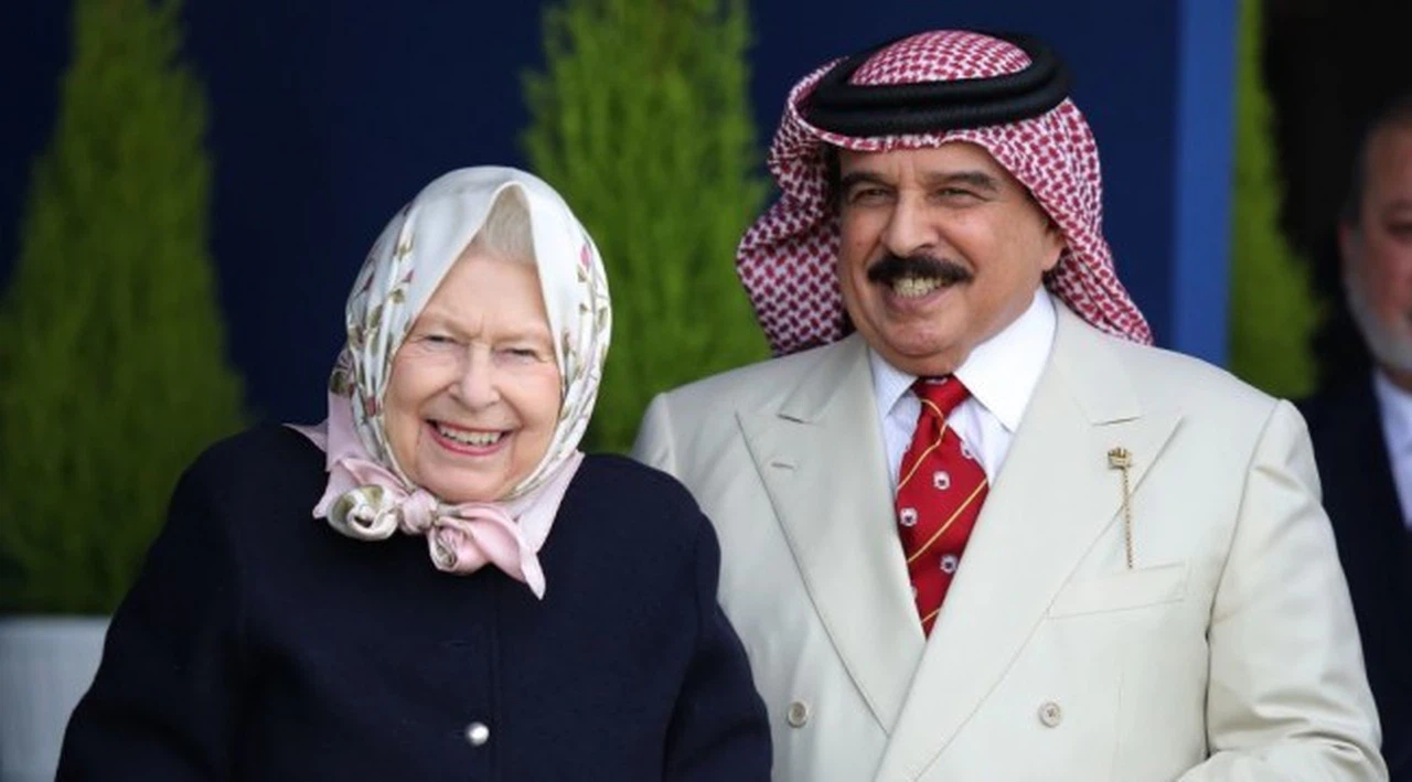 Kraliçe 2. Elizabeth'in Bahreyn Kralını ağırlaması tepki çekti