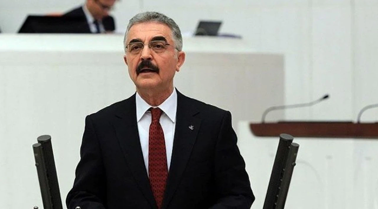 MHP'li Büyükataman: 'Komünist Başkan' diye pohpohlanan şahıs 'Yüz verirsen ayıya' atasözünü ispatlama gayesinde