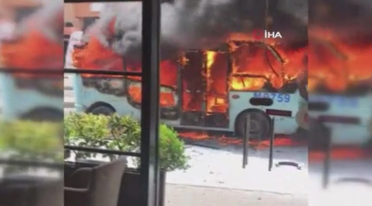 Minibüs alev alev yandı