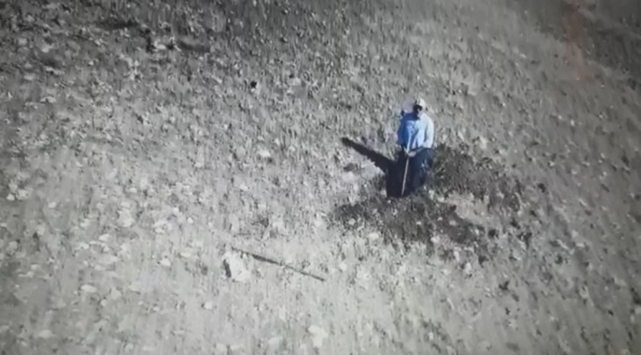 Hem kaçak kazı yaptı hem drone'u taşladı