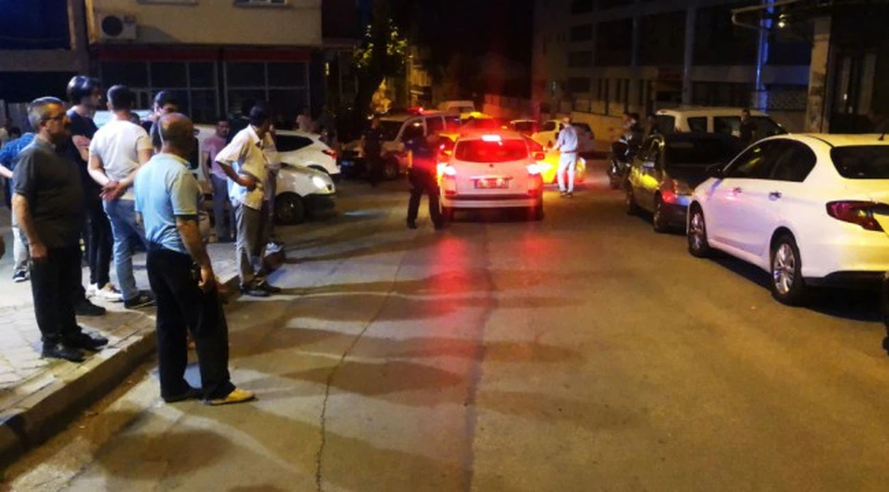 Otomobilini evinin önüne park eden komşusunu bıçakladı