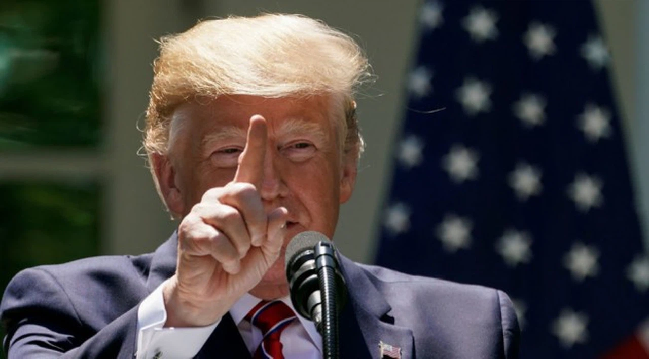 Trump, röportaj sırasında bir kişiyi dışarı attırdı: Cümlemin ortasında öksürüyor, bu hoşuma gitmedi