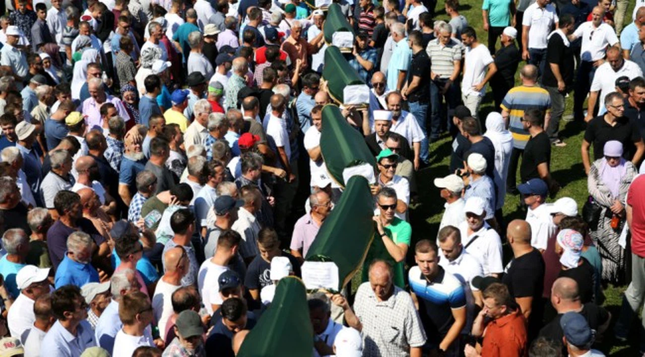 Bosna Savaşı'nın 86 kurbanı daha yıllar sonra toprağa verildi